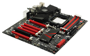 Placa de baza ASUS Crosshair IV Extreme cu tehnologia Multi-GPU CrossLinx 3 pentru procesoare AMD