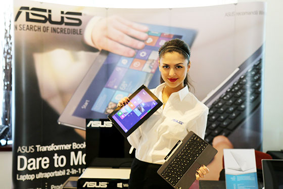 Laptopul ASUS Transformer Book T100 la Ziua Comunicațiilor