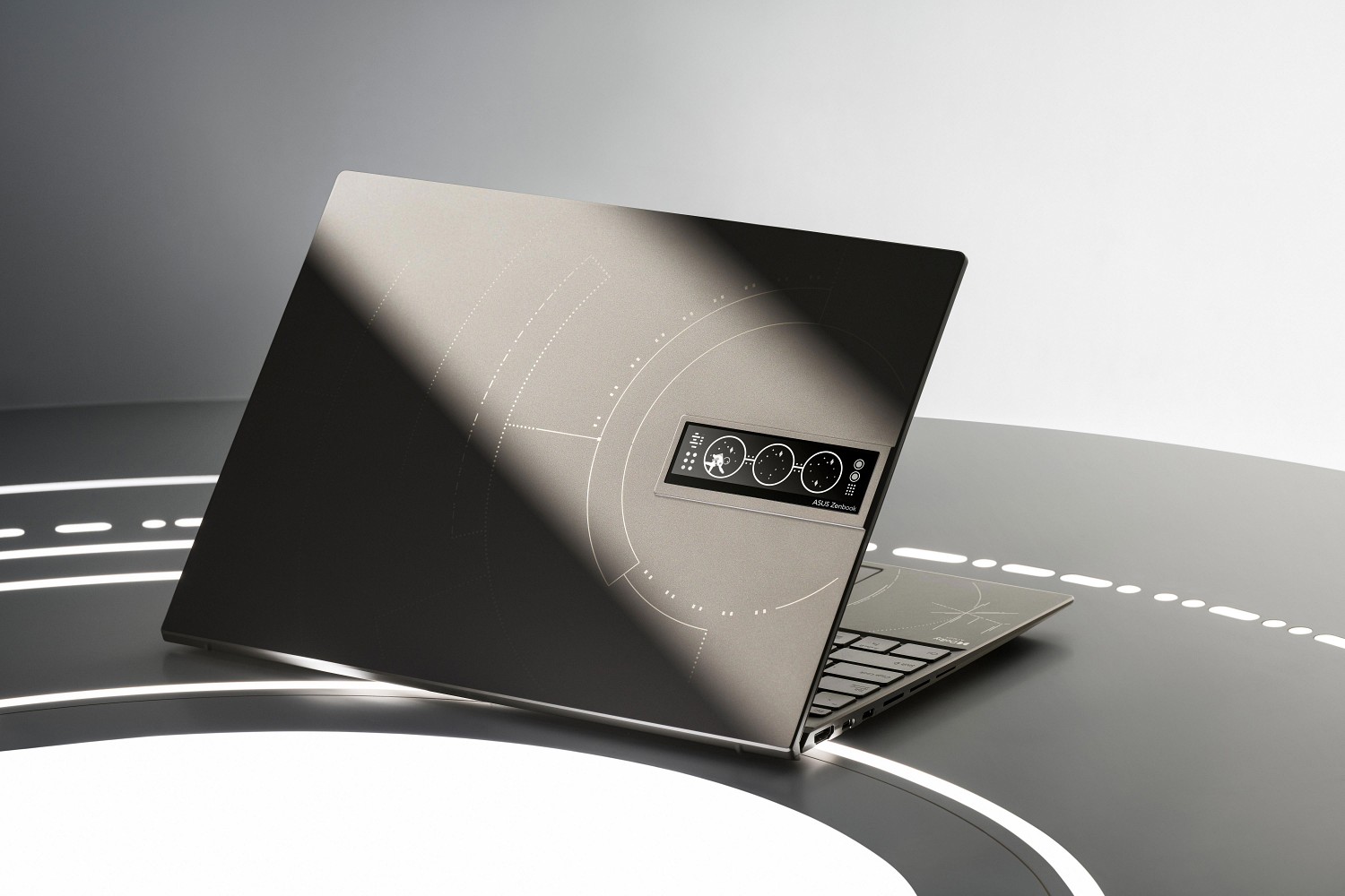 laptopul Zenbook 14X OLED Space Edition