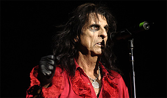 CITY FM: Alice Cooper crede ca l-ar putea speria chiar şi pe Dracula… alături de Marilyn Manson