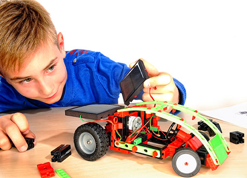 Jucăriile educative Fischertechnik dezvoltă creativitatea copiilor