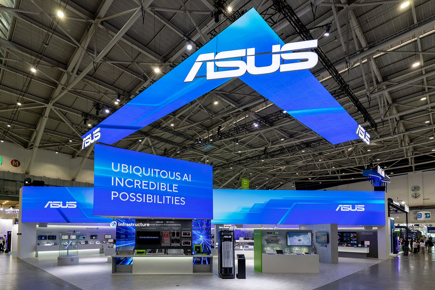 Standul ASUS de la Computex 2026
